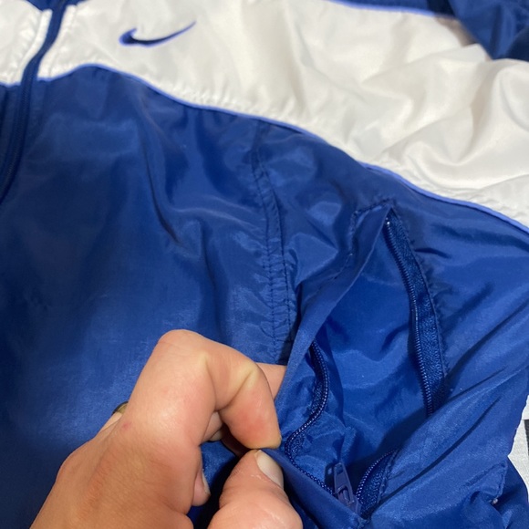 Vintage 90s Red Label Nike Windbreaker - Picture 2 of 10